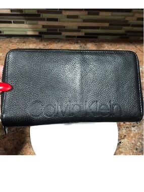 CALVIN KLEIN Leather Zip Around‎ Wallet